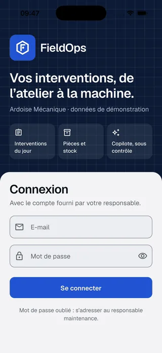 Écran de connexion de FieldOps : bandeau bleu nuit avec le logo, puis les champs e-mail et mot de passe